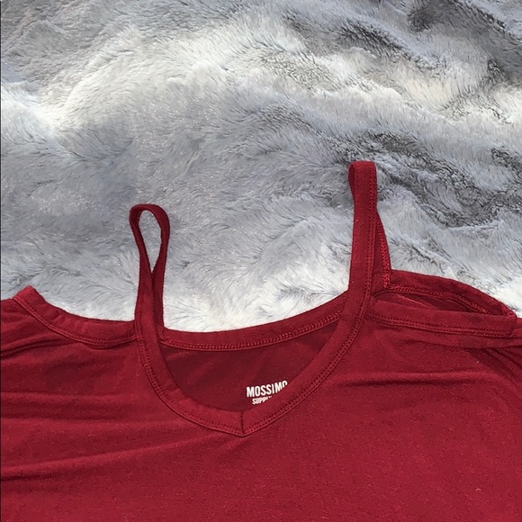 Red open shoulder top - Picture 3 of 3